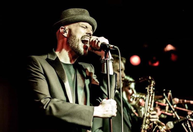 hire-a-wedding-band-soul-performing-live-music