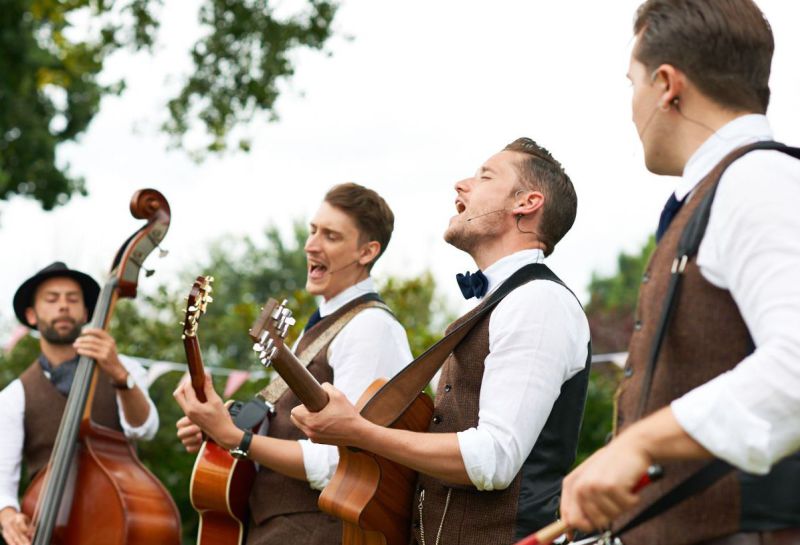the-a-listers-band-playing-live-music-at-wedding