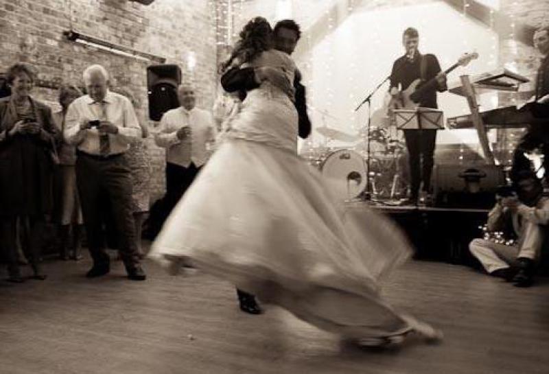 hire bands performing country music